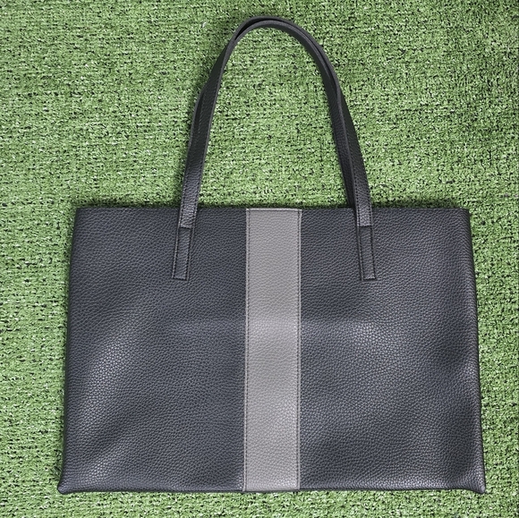 VINCE CAMUTO | 'LUCKY' LARGE VEGAN LEATHER TOTE - BRAND NEW! - Picture 2 of 12